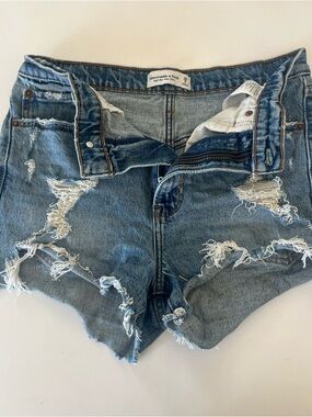 Abercrombie & Fitch Medium Blue Distressed Denim Shorts Mom style High Waist